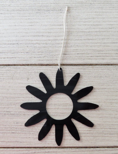 Daisy vinyl ornament