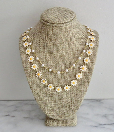 Daisy pearl necklace