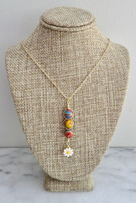 Tie dye daisy necklace