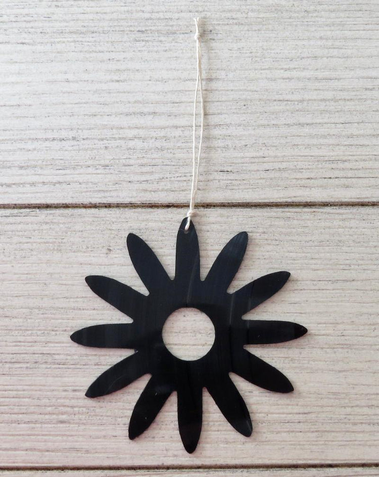 Daisy vinyl ornament